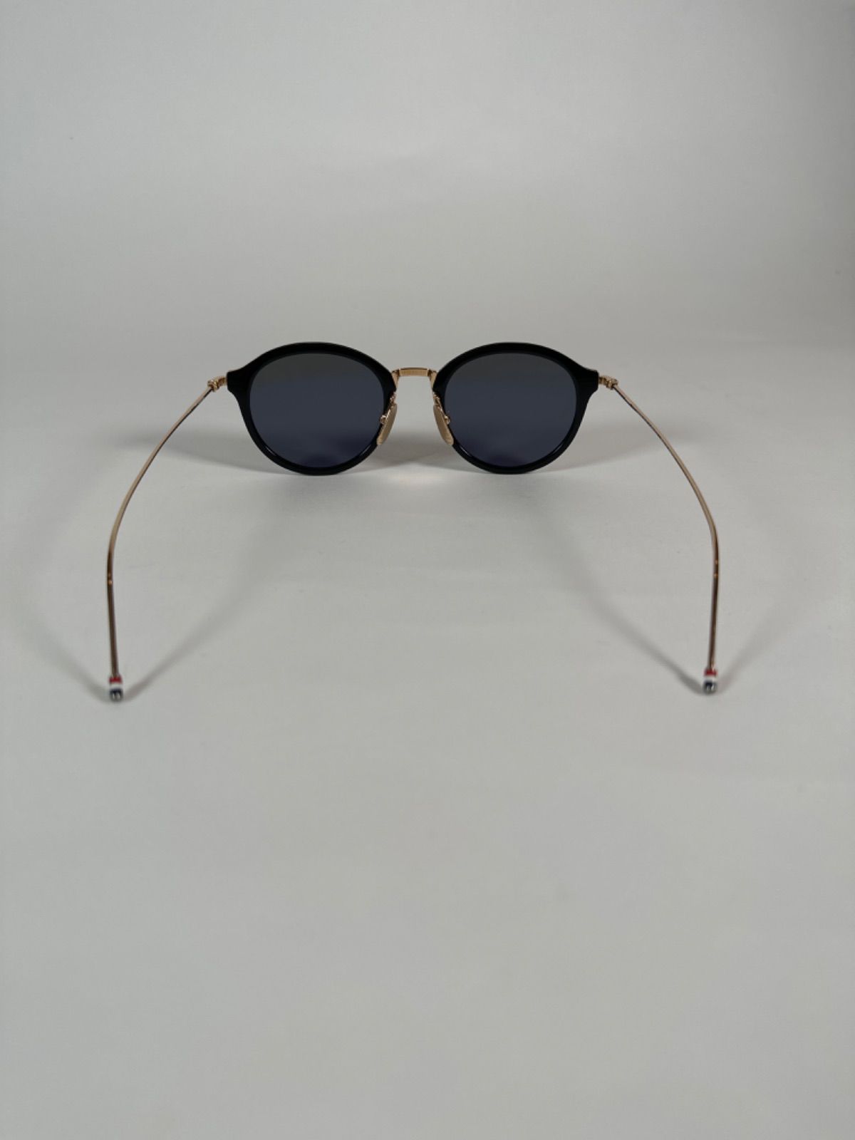 【瑠衣】THOM BROWNE TBX908-46-01 サングラス THOM BROWNE/トム ブラウン【TBX-908】BLK-GLD 46サイズ - 蒲池