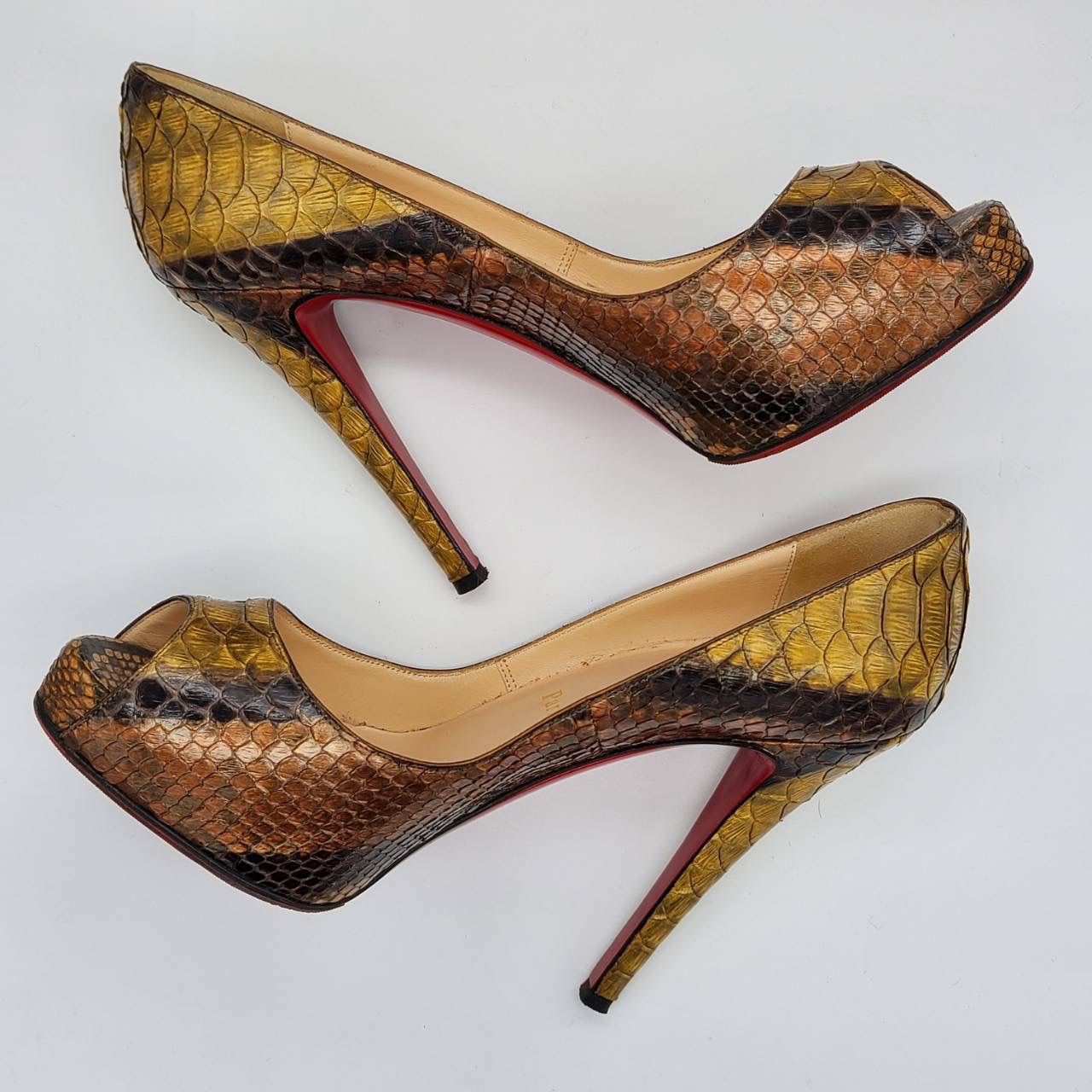 美品】Christian Louboutin クリスチャンルブタン パイソン パンプス 