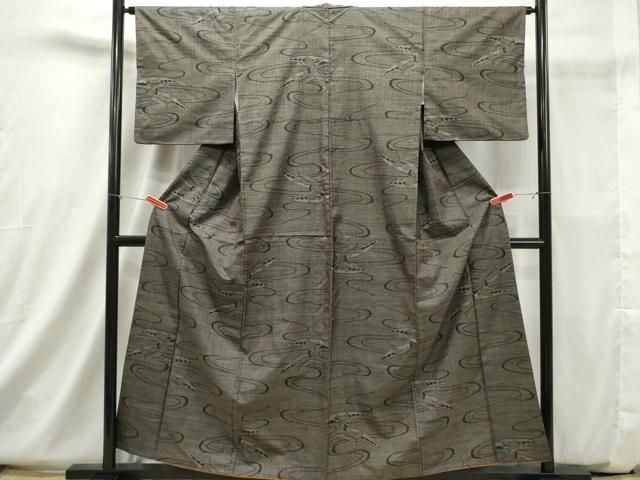 平和屋着物○本場大島紬 7マルキ 泥染め 流水色紙花文 証紙付き