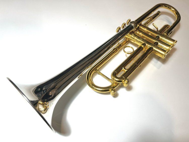 ストンビ B♭トランペット エリートGP替えベル付き【西巣鴨】 - メルカリ