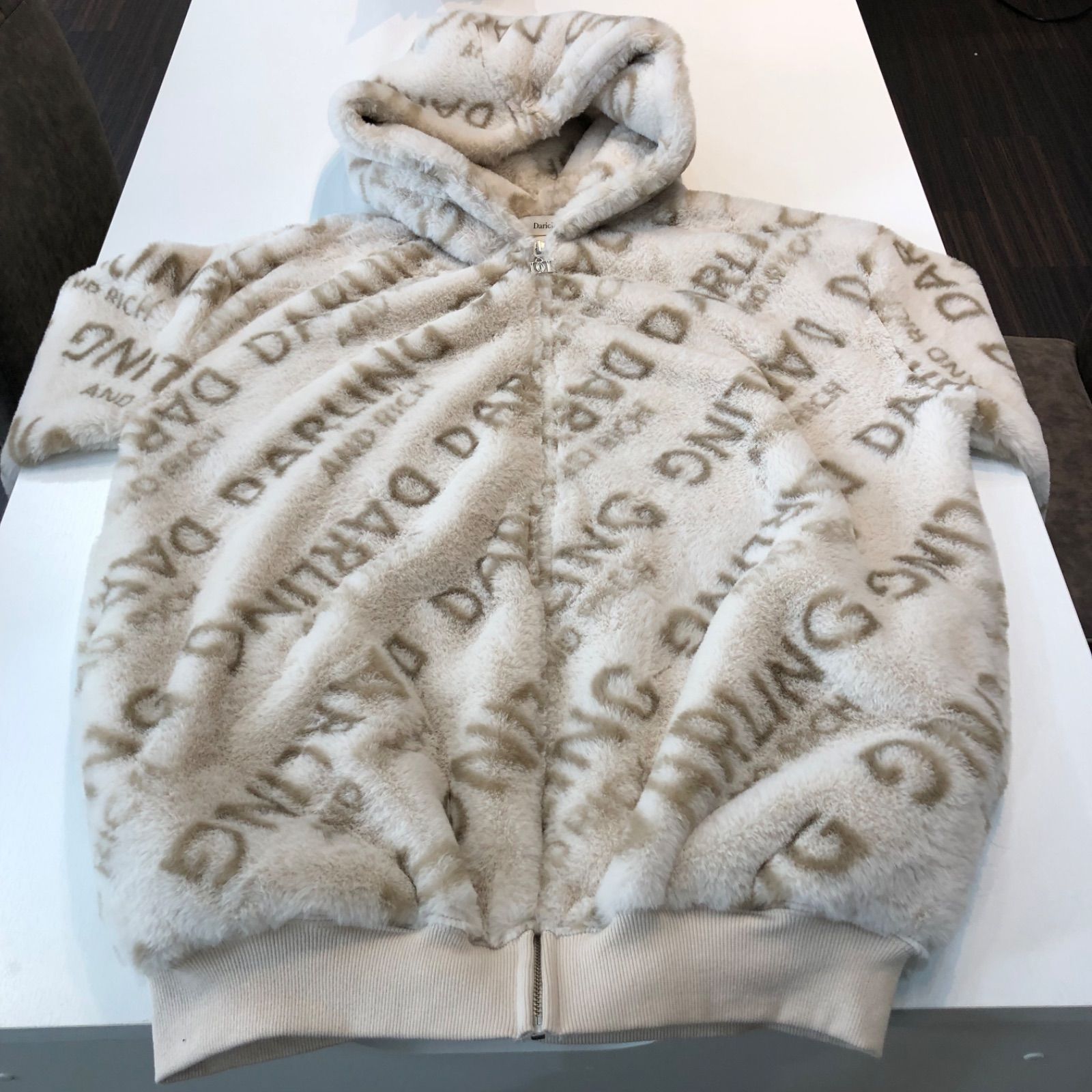 ダーリッチ パーカー 美品 ダーリッチ オブリークファージップパーカー 美品 フリーサイズ