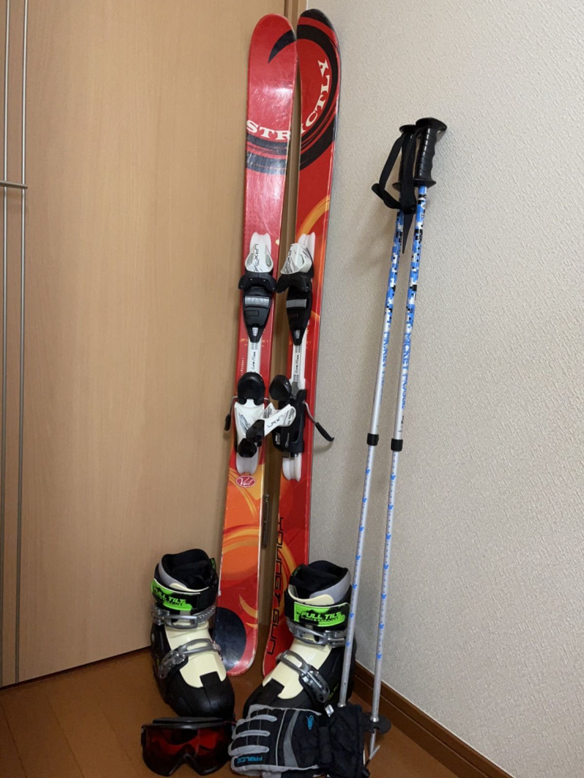 10,539円スキー板140cm スキーブーツ24cm ストック付き