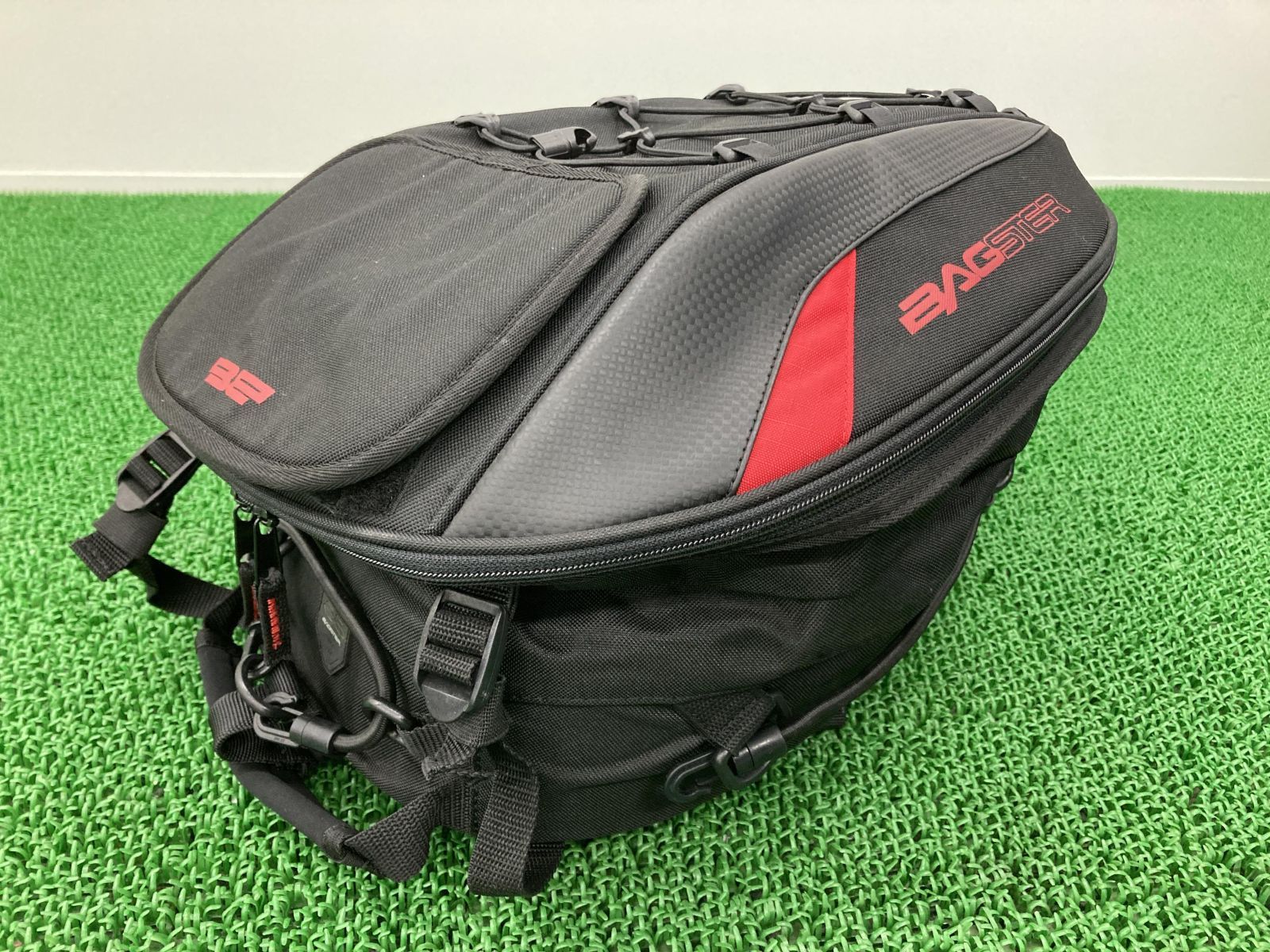 バグスター製 シートバッグ 赤/黒 社外 中古 バイク 部品 BAGSTER SPIDER 15-23L ツーリング リュック ヘルメット収納  GPZ900R CBR1100XX - メルカリ