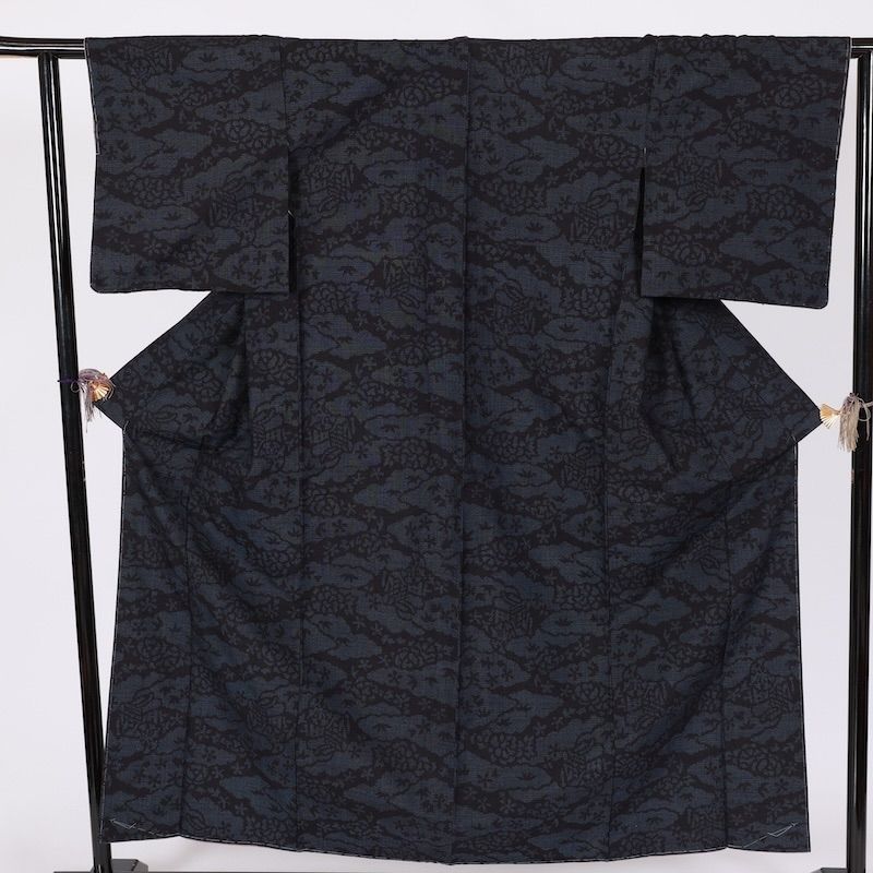 結城紬　新品未使用品　藍濃淡　花　雲　80山　T662 結城紬 新品未使用品 藍濃淡 花 雲 80山 T662 - メルカリ