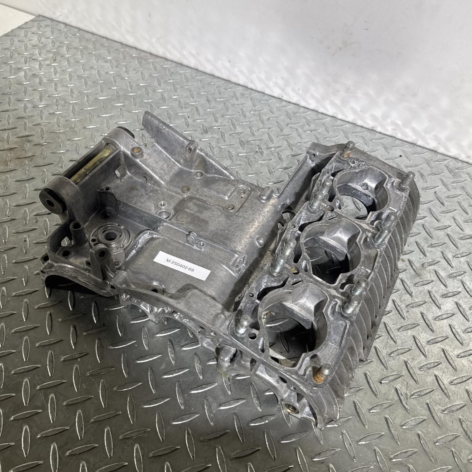 クランクケース GT380 SUZUKI スズキ 上側 SUZUKI スズキ純正部品 