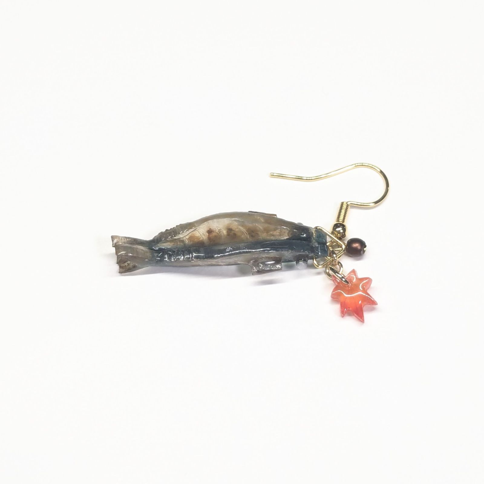 秋刀魚(さんま)の塩焼きと酒器の秋ピアス - メルカリ