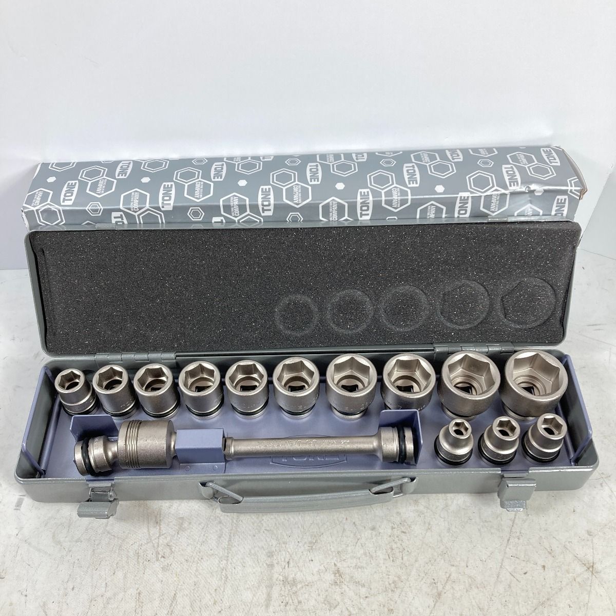 トネ(TONE) インパクト用ソケットセット(メタルトレー付) NV4132 トネ(TONE) インパクト用ソケットセット(メタルトレー付) NV4132