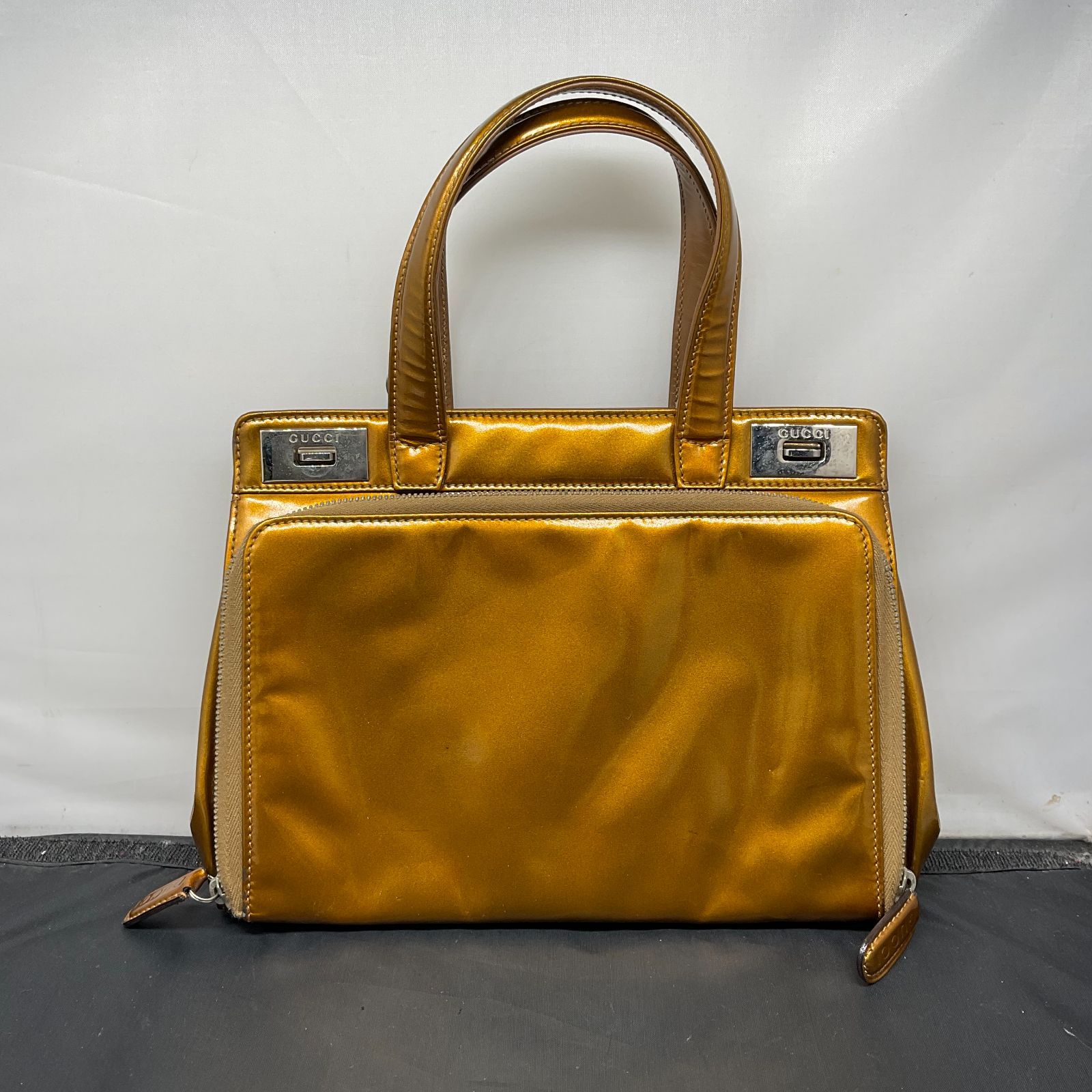 エナメル ハンドバッグ