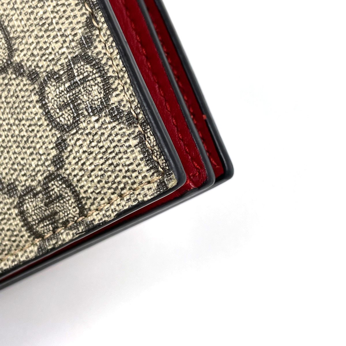 レア美品✨グッチ♡二つ折り財布　インターロッキングチェリー　ゴールド金具シマ白 グッチ GUCCI GG柄 二つ折り 財布 チェリー GGスプリーム