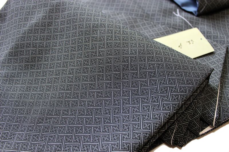 お仕立て上がり袷せキモノ-No.021【Mサイズ/良質江戸小紋柄/地色：黒色