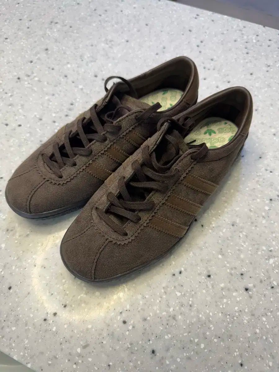 adidas アディダス タバコ グルーエン ダーク ブラウン 240 サイズ