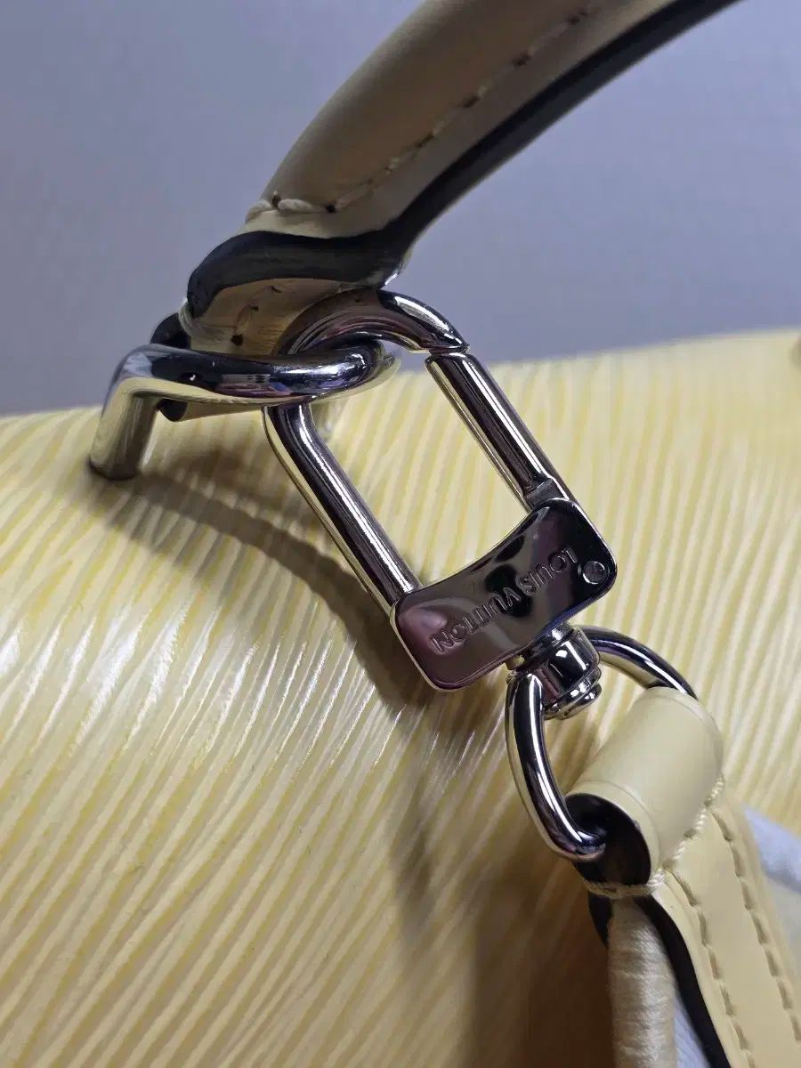 Louis Vuitton ルイヴィトン クリュニー ミニ エピ クロス アン トップハンドル レモン DECORATOM_COM_BR