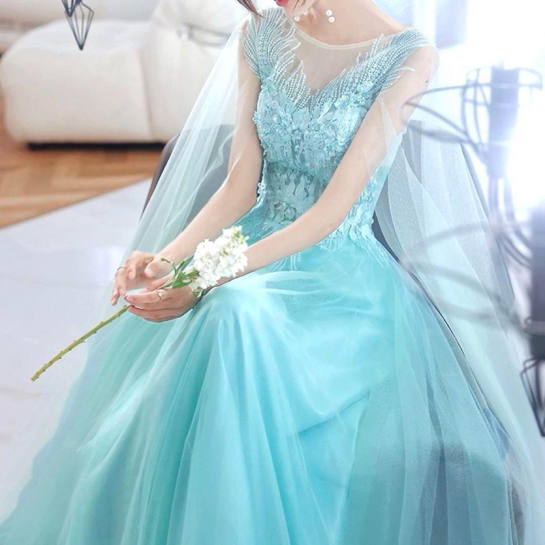 花柄の刺繍のゴージャスなロングイブニングドレス?.?