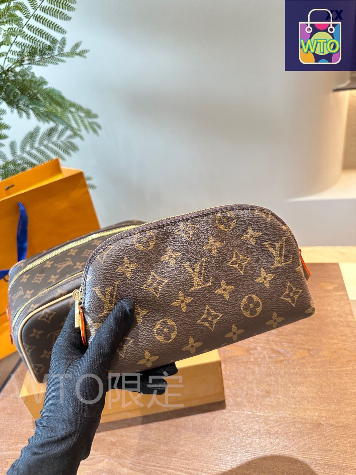 LOUISVUITTON　メイクポーチ 今日特価】LV Fashion Makeup Pouch - ルイ・ヴィトン