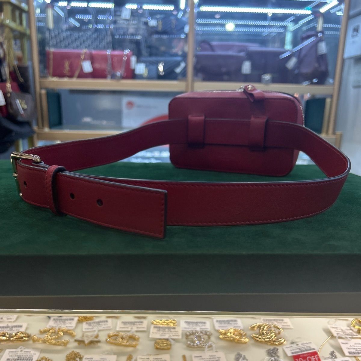 ヴァレンティノ ガラヴァーニ キルテッド ベルトバッグ