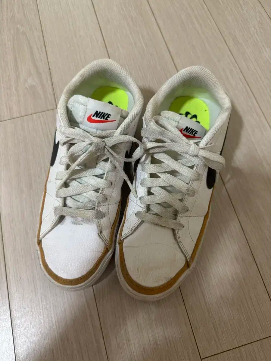 【雷市場（ポンジャン）商品韓国直送】 NIKE(ナイキ) スニーカーズ 240