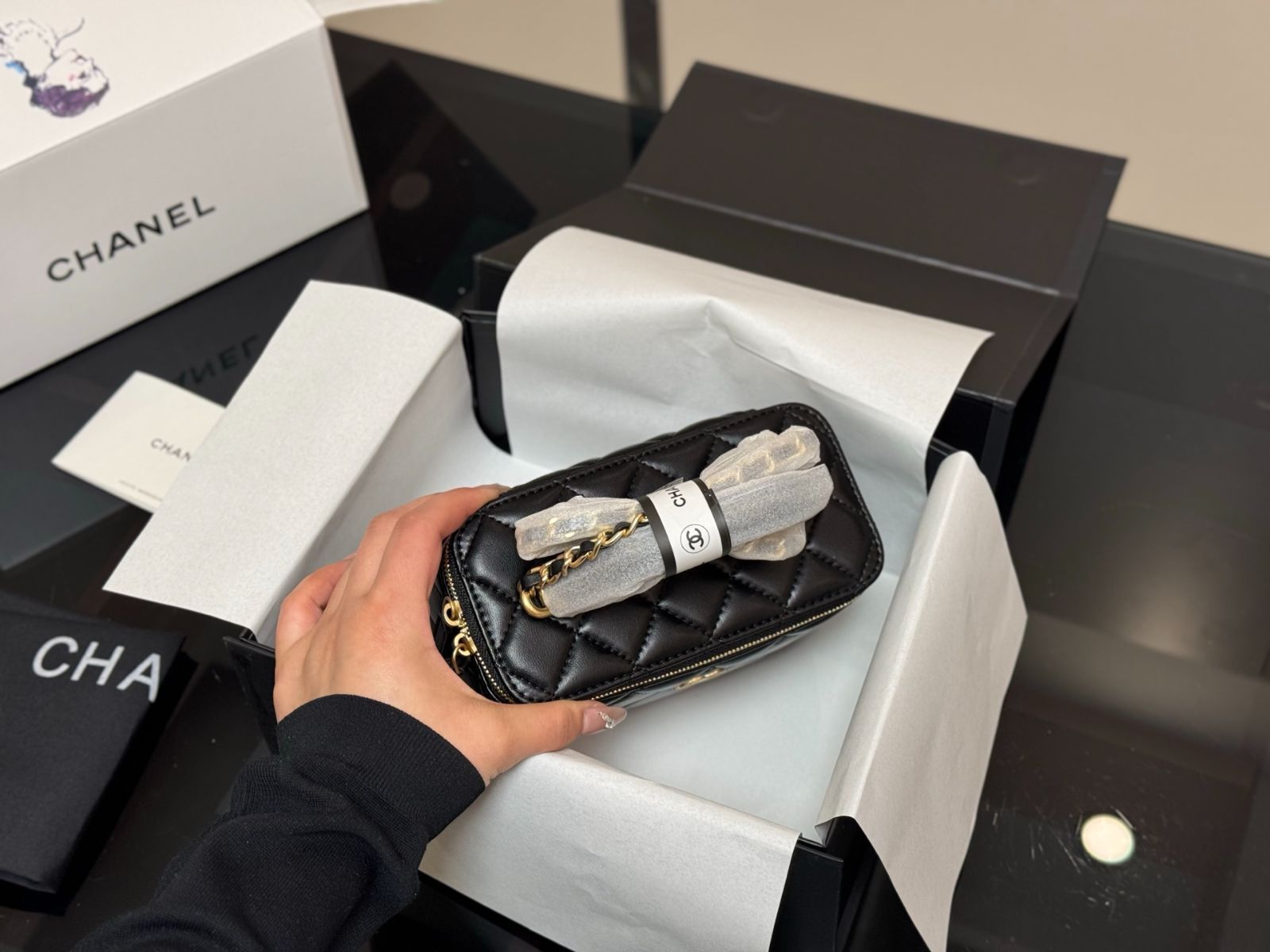 今日特価】Chanel Handle Makeup Box ハンドルメイクボックス