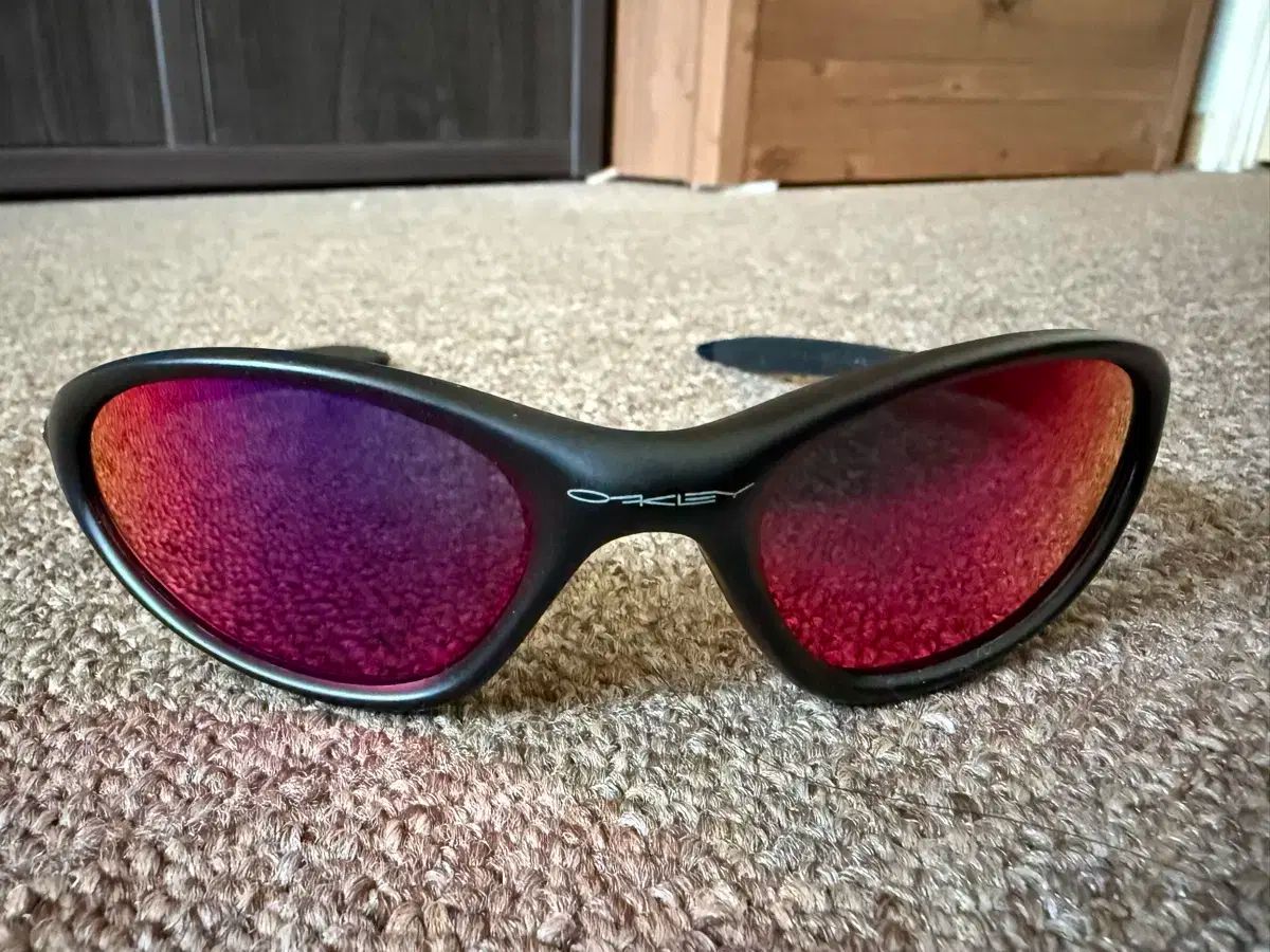 OAKLEY オークリー oakley minute オークリー ミニッツ サングラス ブラック レッド プリズム