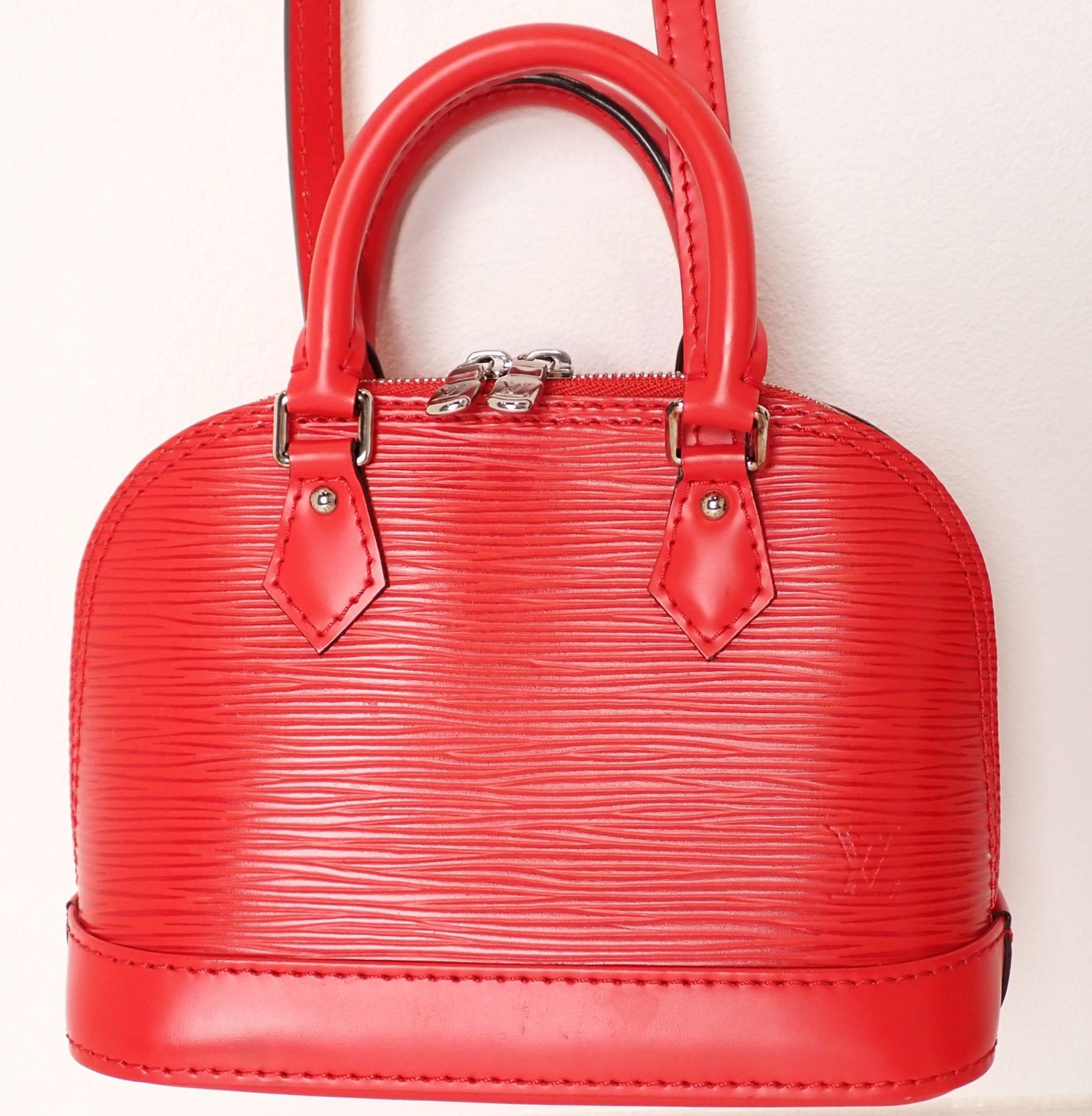 美品 LOUIS VUITTON(ルイヴィトン) ナノアルマ M50516 エピ レッド 