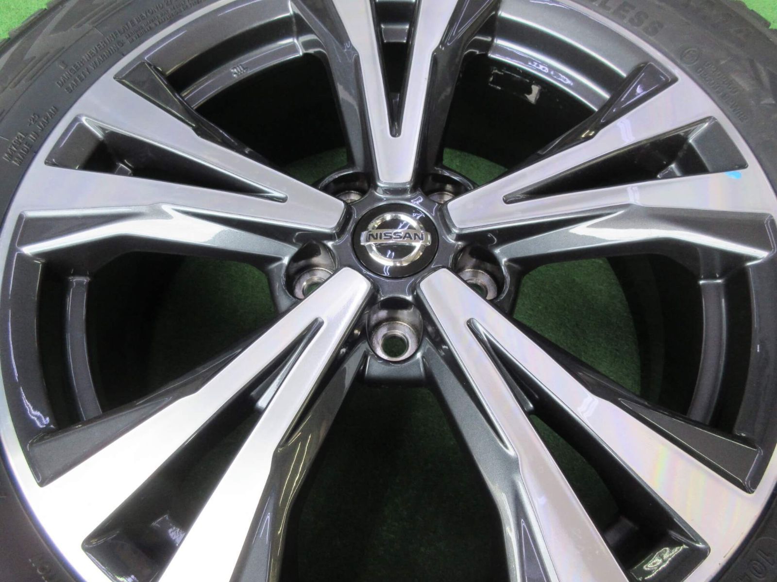 緊張感のある 日産 Ｔ３２系エクストレイル純正 スタッドレスセット 7J-18 5H114.3 45 ヨコハマ アイスガードG075付き