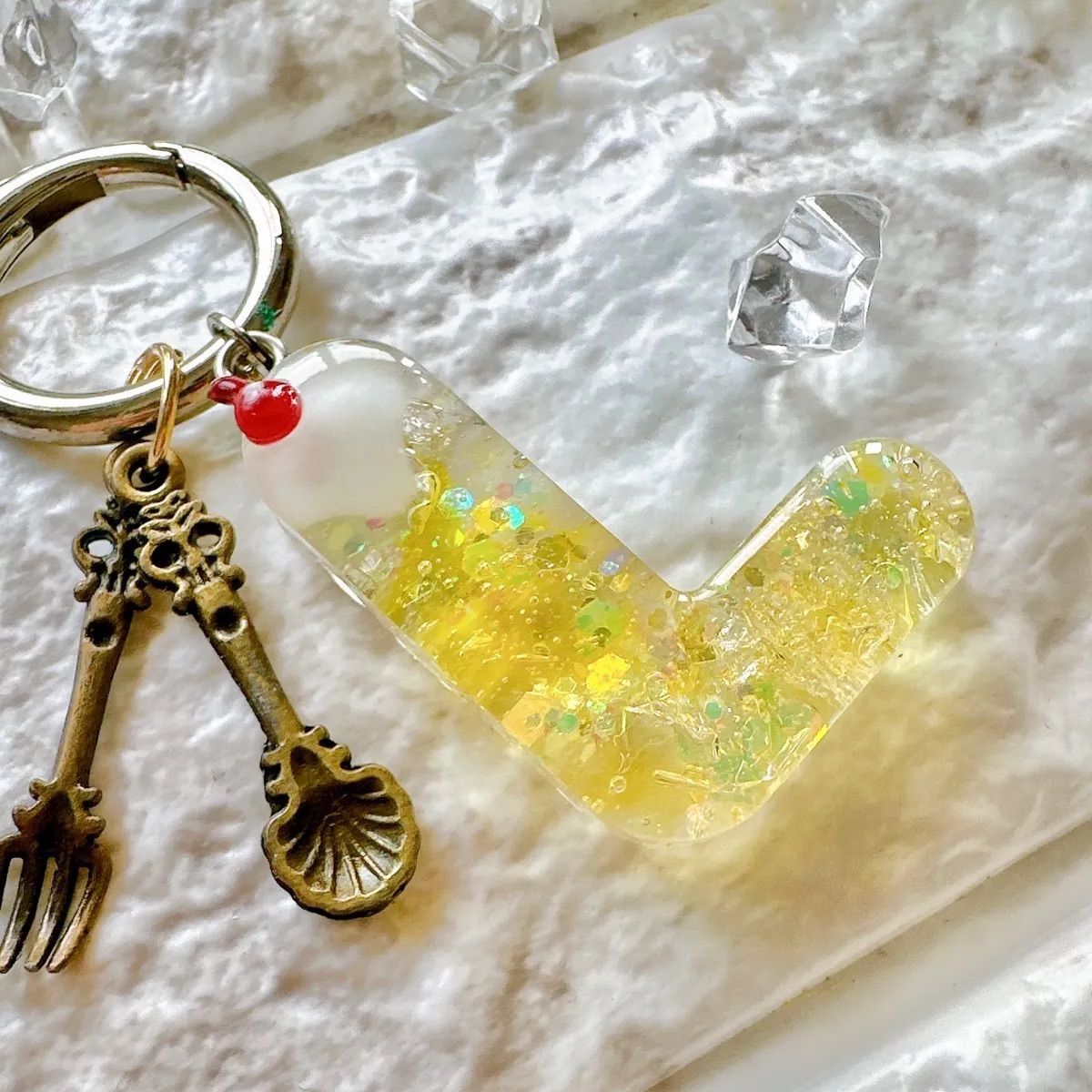 イニシャル キーホルダー【クリームソーダ】ハンドメイド レジン