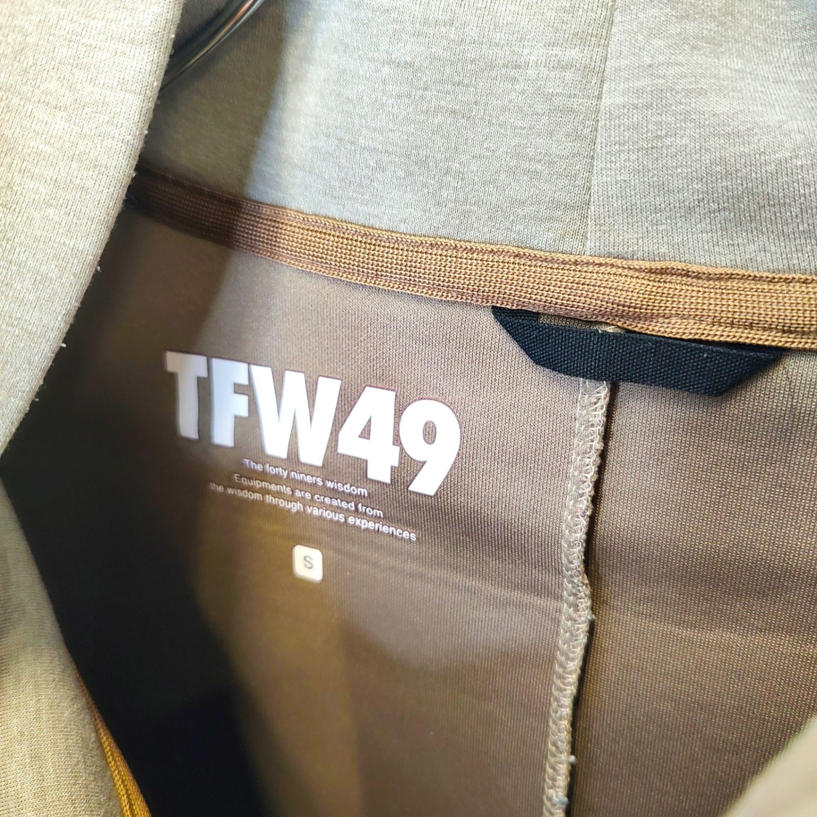 カードボード フーディー