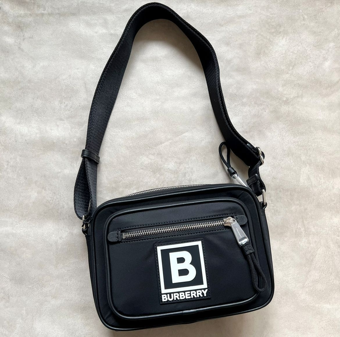 布袋・タグ付き　Burberry ショルダーバッグ 布袋・タグ付き Burberry ショルダーバッグ