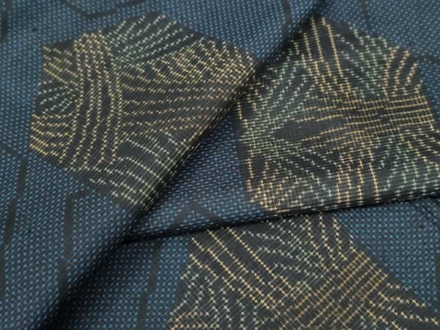 K様 平和屋着物○本場大島紬 7マルキ 亀甲重ね吉祥文 正絹 逸品