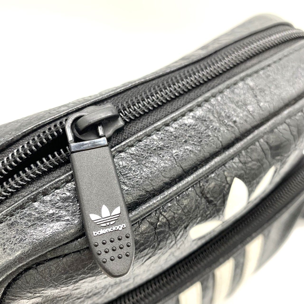 バレンシアガxアディダス コラボ ボディバッグ 未使用品 BALENCIAGA x adidas コラボ バレンシアガ アディダス スモール