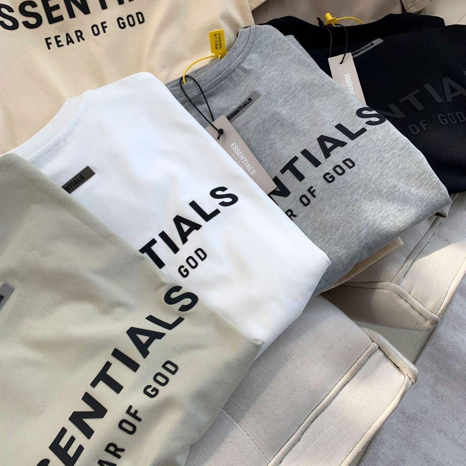 男女兼用 FEAR OF GOD ESSENTIALS fog essentials エッセンシャルズ Tシャツ クルーネック 半袖ルーズ T シャツ  5色から選択可能 並行輸入 - メルカリ