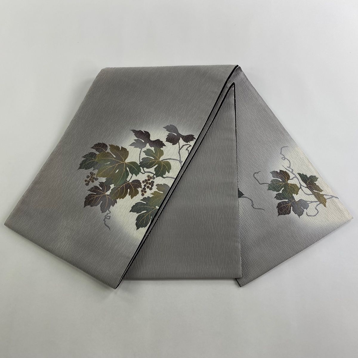 袋帯 美品 名品 葡萄 金彩 銀糸 灰色 お太鼓柄 正絹 【中古