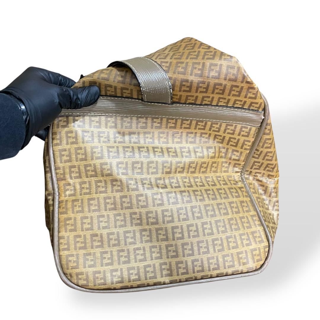 FENDI フェンディ
