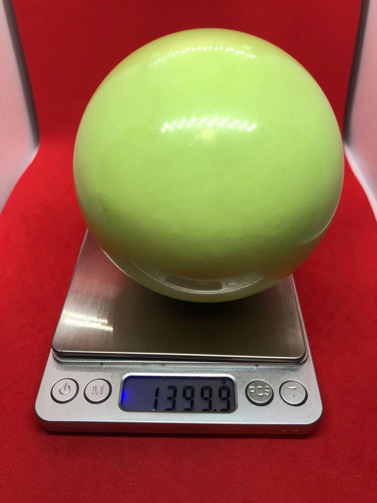 超綺麗不思議な緑夜光丸玉 10cm回転可能な木製の台座付き2075-1/4 超綺麗不思議な緑夜光丸玉 10cm回転可能な木製の台座付き2075-3/4