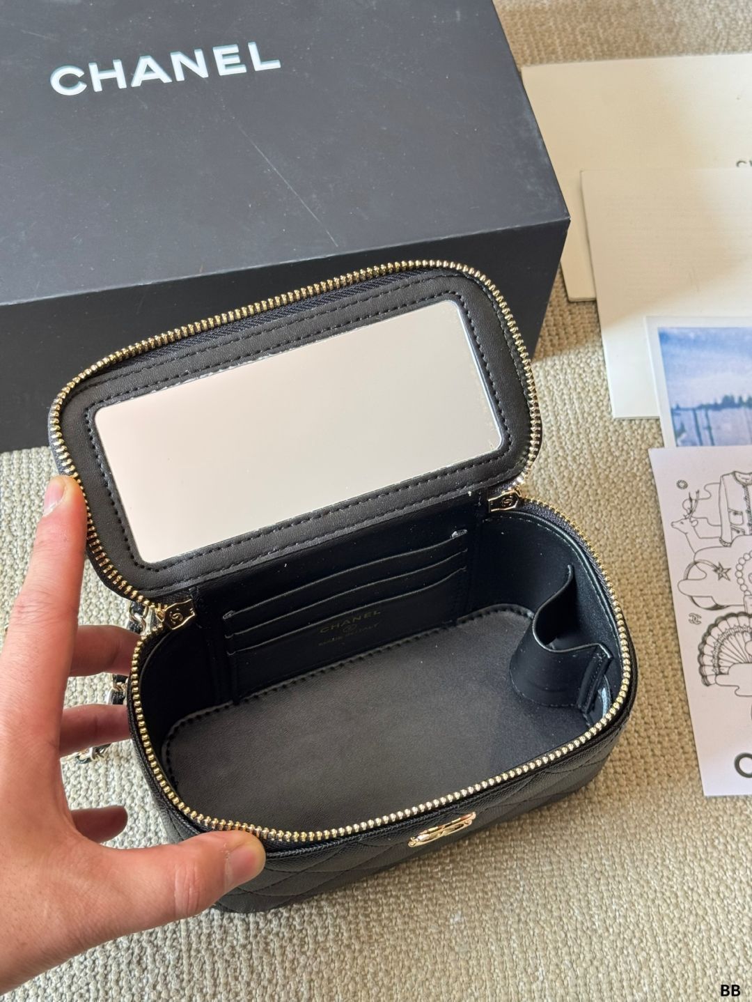 美品 CHANEL シャネル ヴィンテージ ナイロン ポーチ 箱 ギャラ 美品 CHANEL シャネル ヴィンテージ ナイロン ポーチ 箱 ギャラ