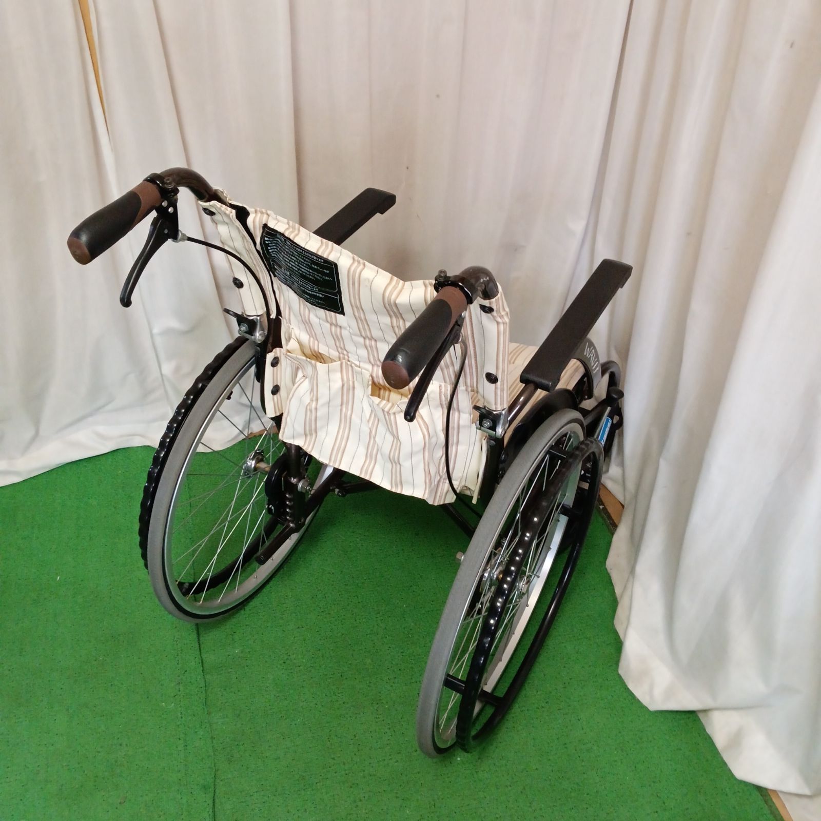 松永製作所 自走用 6輪 多機能 低床タイプ 車椅子 NEXT-70B