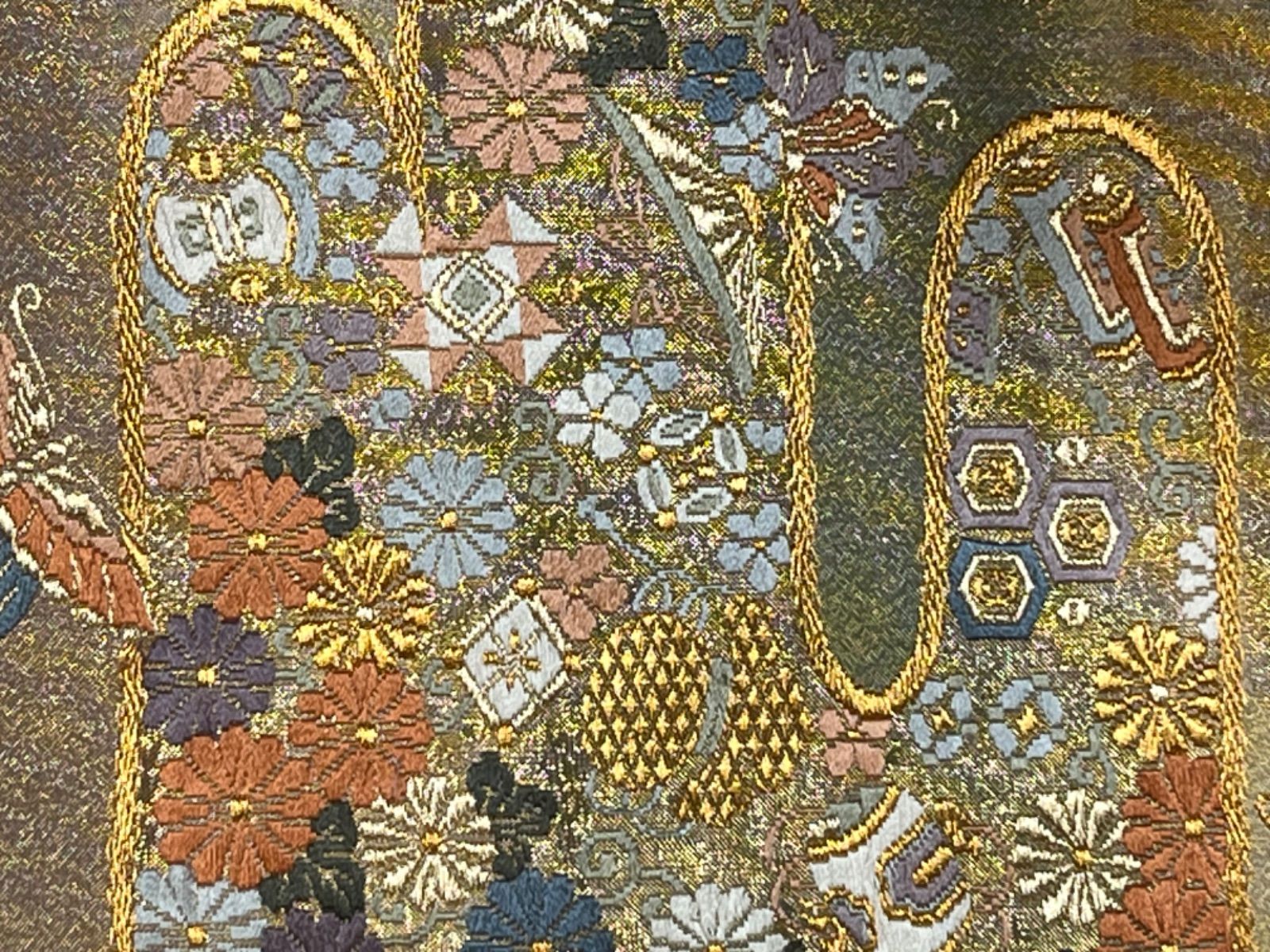 袋帯 上品な山に美しい花 金彩 正絹 AO-4493 - メルカリ