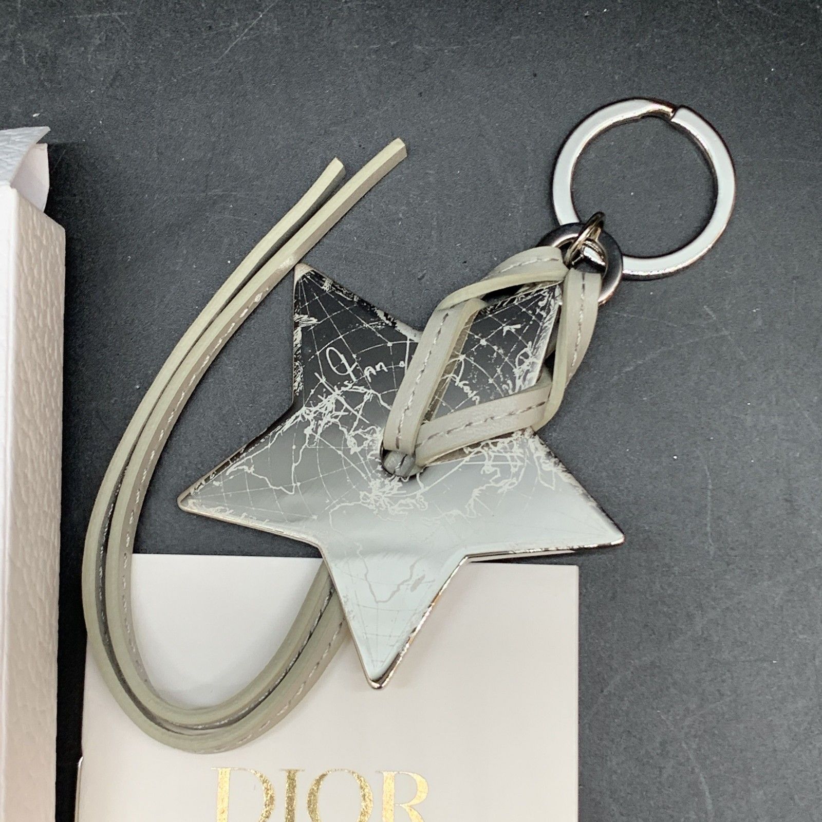 Christian Dior Dロゴチャームキーホルダー 美品 ディオール atlantis_052231