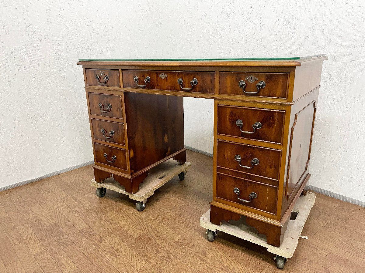 美品■スペイン製■ルイ15世様式■キドニー型デスク■革張り天板■書斎デスク 美品□スペイン製□ルイ15世様式□キドニー型デスク□革張り天板□書斎