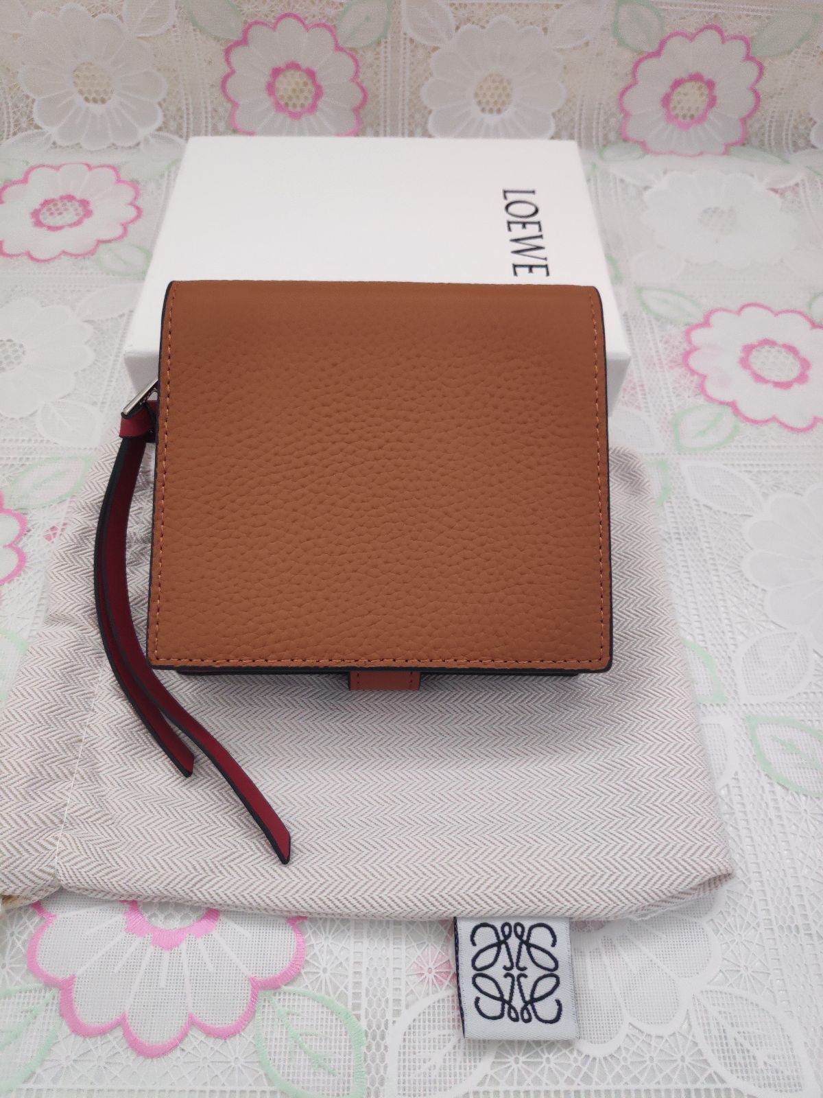 未使用LOEWE ピンク ロゴパターン 二つ折り財布（楽天市場