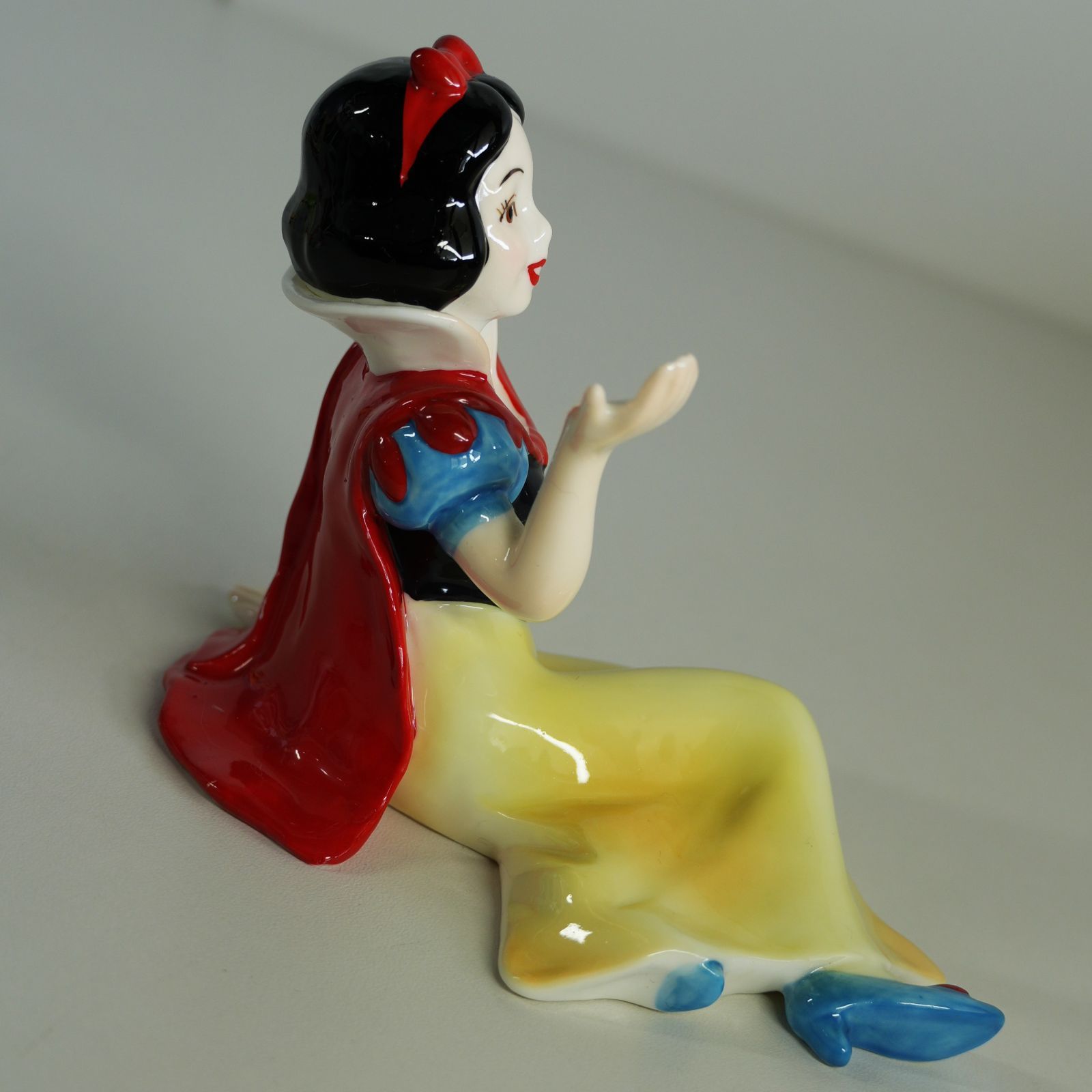 【匿名配送】ディズニー/白雪姫と七人の小人/陶器/フィギュリン/フィギュア/置物 白雪姫 七人のこびと 置物 ディズニー 公式 7人 陶器 園芸用品 七人の