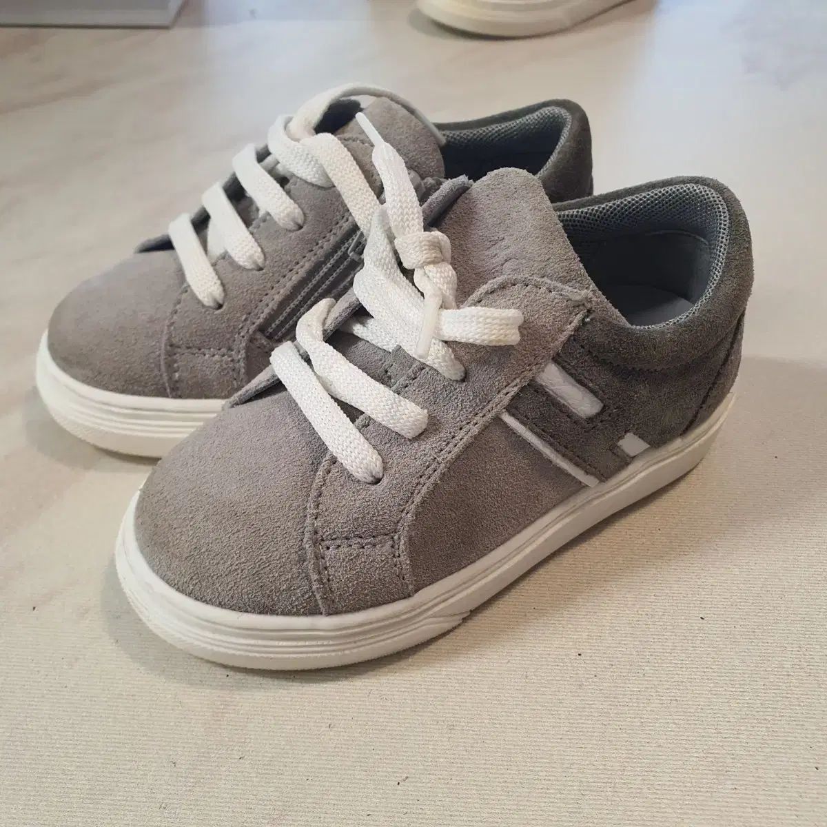 ホーガン スニーカー キッズ 140 サイズ