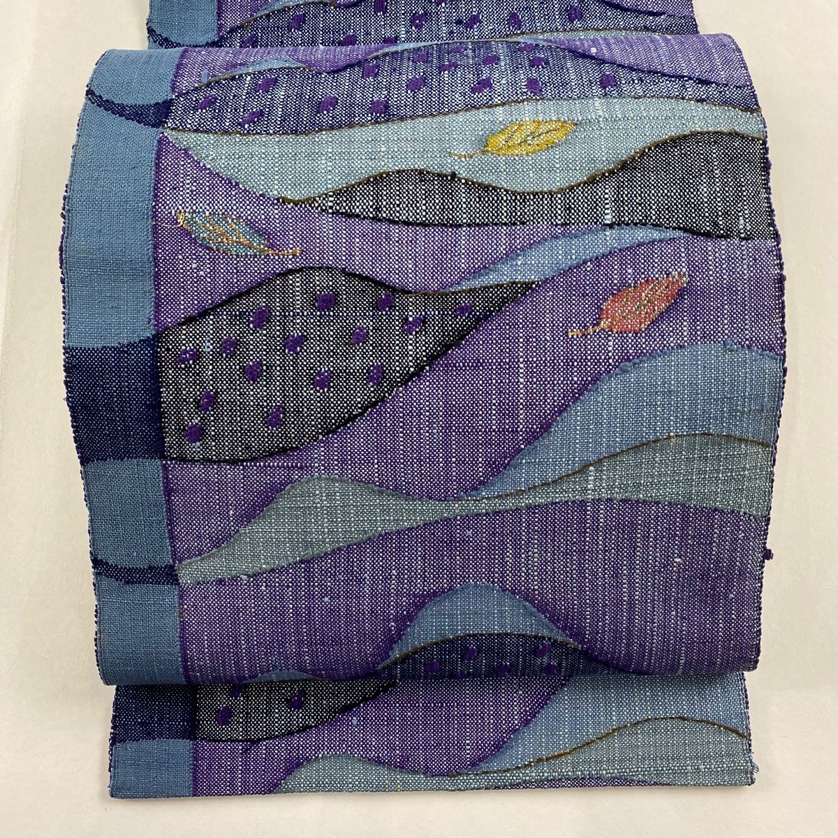 美品 名古屋帯 秀品 八寸名古屋帯 松葉仕立て 渦巻き 流水 灰白 正絹 