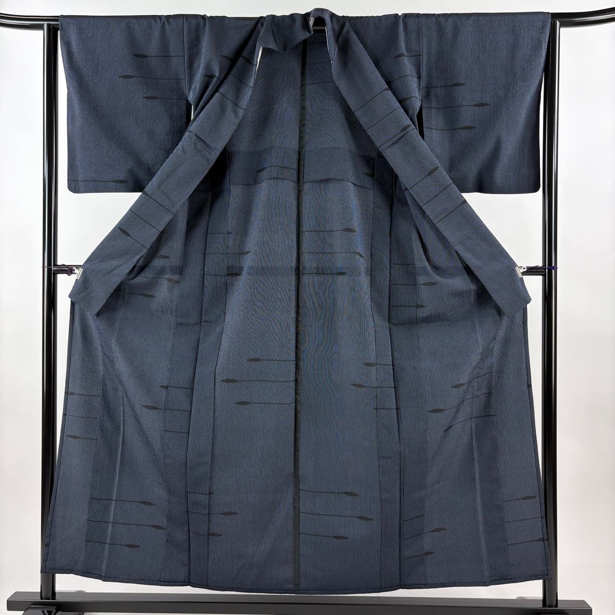紬 身丈155cm 裄丈63.5cm S 単衣 縞 幾何学 紺色 正絹 名品 【中古  