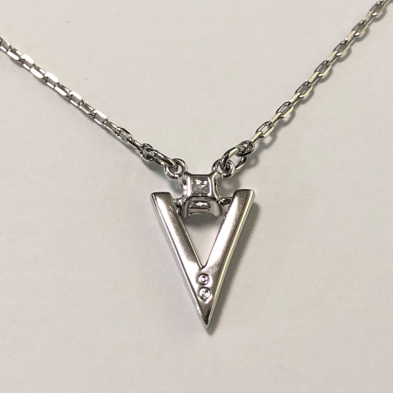 SWAROVSKI　スワロフスキー　シルバー　ネックレス　V字 美品 SWAROVSKI スワロフスキー アクセサリー ネックレス V字