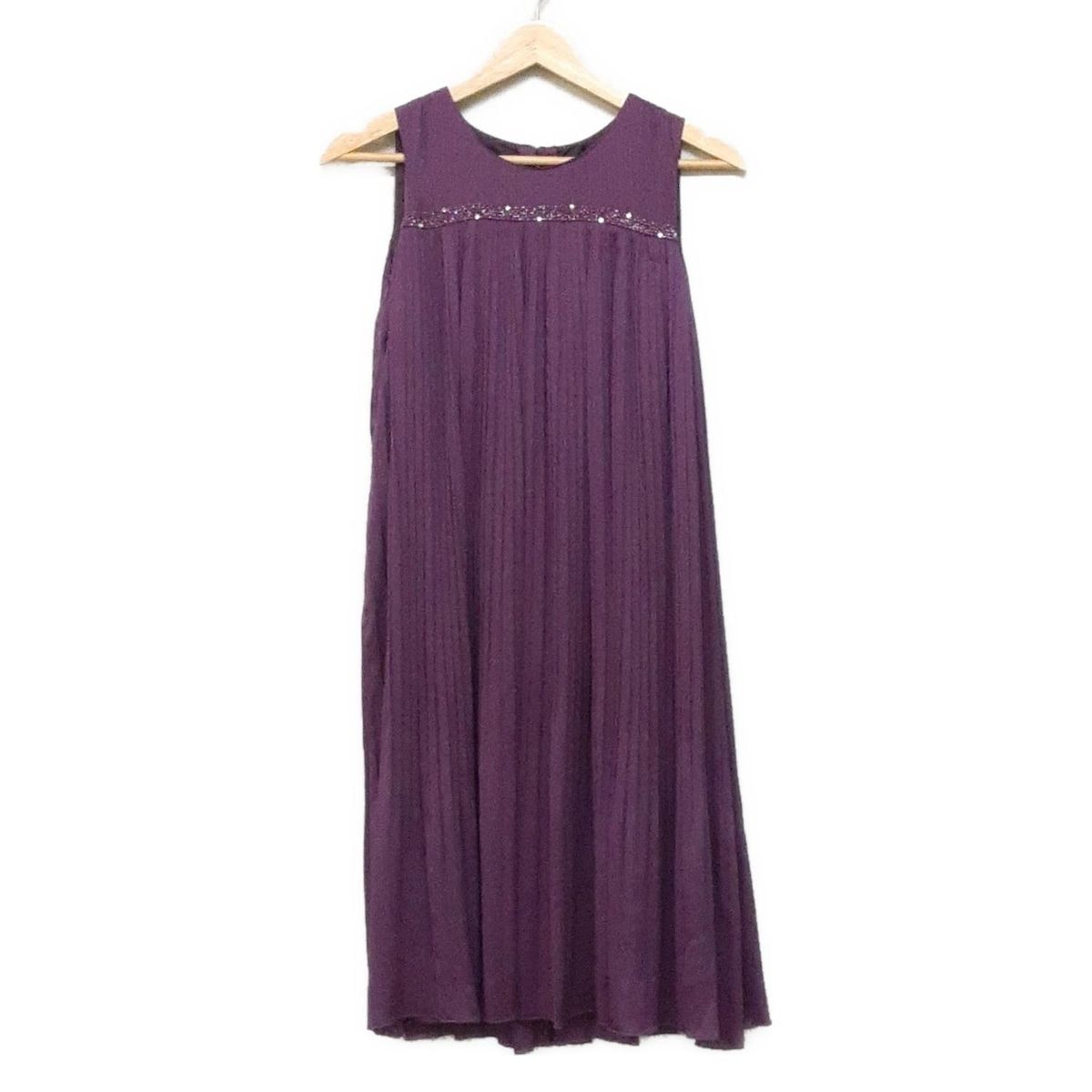 ANAYI アナイ ワンピース サイズ36 S レディース - パープル クルーネック ノースリーブ ひざ丈 ビーズ ラインストーン プリーツ