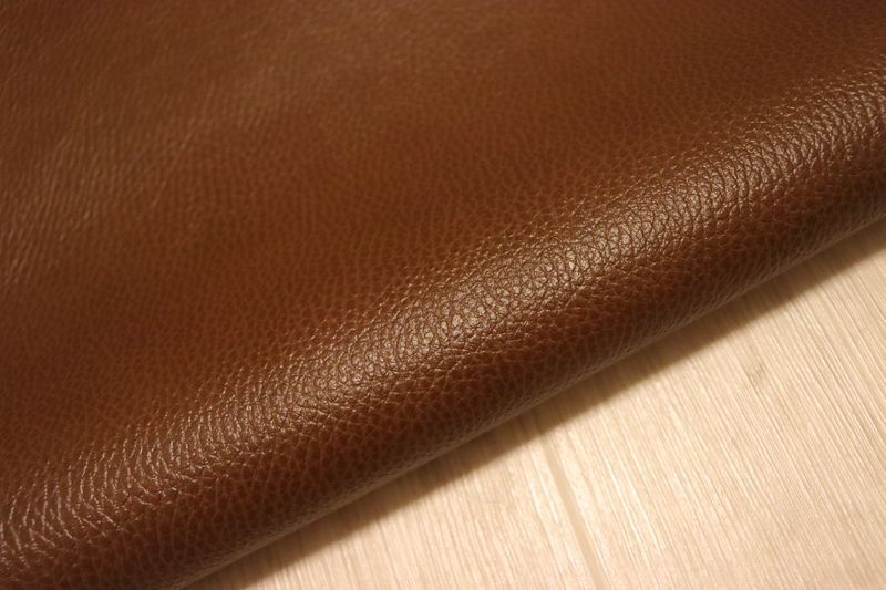 チョコブラウン 252ds コンビヌメ革 牛革 イタリア レザー シボ型押し はぎれ 一枚革 レザークラフト 革 皮 本革 diy 生地 材料
