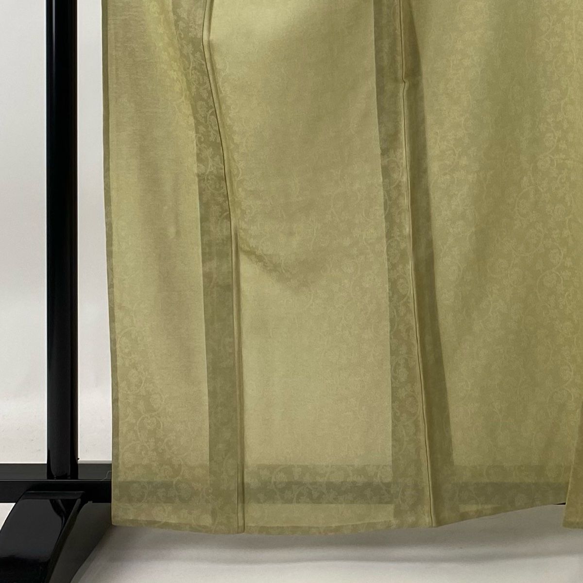 色無地 身丈163cm 裄丈67.5cm L 薄物 地紋 抹茶色 正絹 名品 【中古  