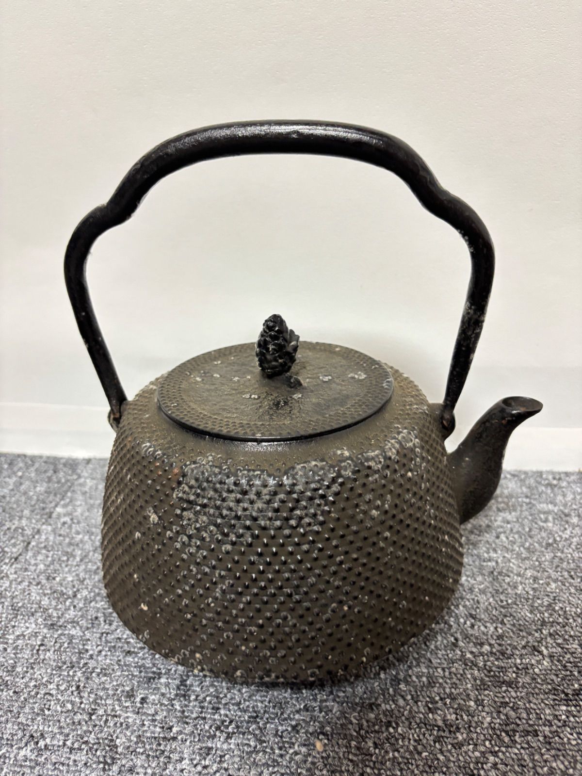 南部鉄器 本場盛岡 岩鋳 鉄瓶 肩付 アラレ 1.8L 18型 箱 - メルカリ