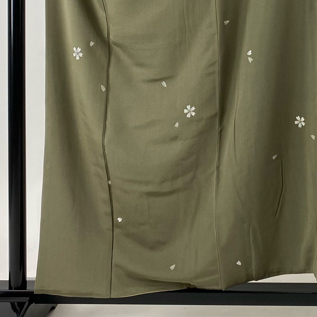 小紋 身丈157.5cm 裄丈67.5cm L 袷 落款 桜 花びら 灰緑 正絹 美品  