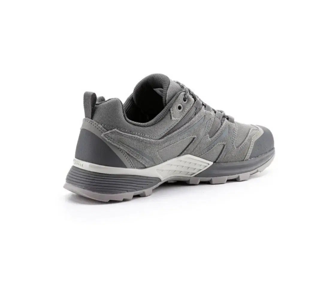 トレッキングシューズ スニーカー